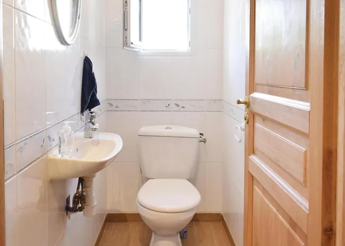 別荘 Cozy In With Wifi Lestre